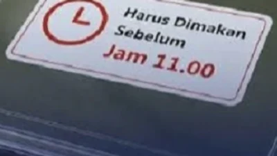 Ompreng program Makan Bergizi Gratis dengan label batas waktu konsumsi untuk meningkatkan keamanan pangan di sekolah.