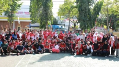 Jalan sehat Diskominfo Sumenep dalam rangka HUT ke-81 Kemerdekaan RI