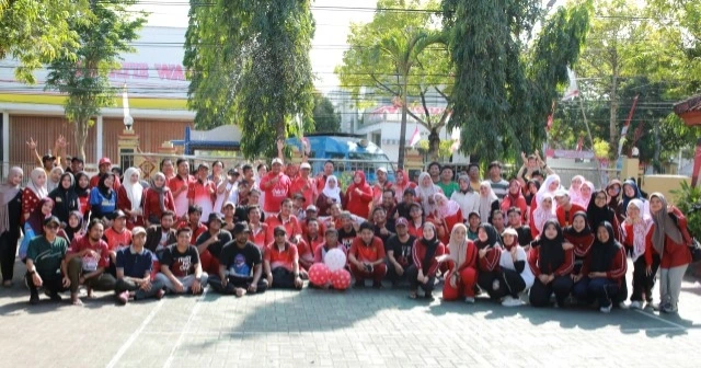Jalan sehat Diskominfo Sumenep dalam rangka HUT ke-81 Kemerdekaan RI
