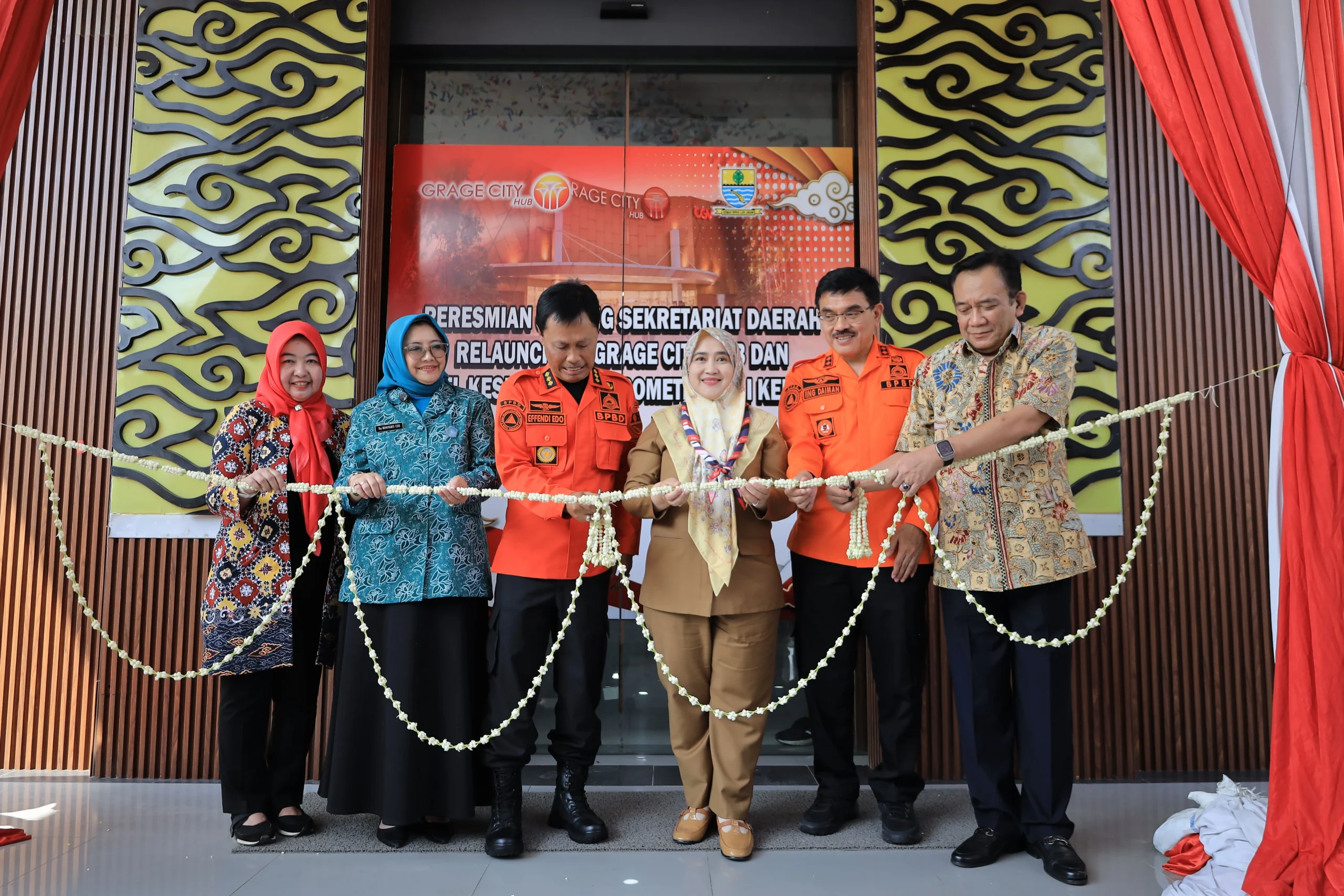 Wali Kota Cirebon Effendi Edo meresmikan kantor Setda di Grage City Hub.