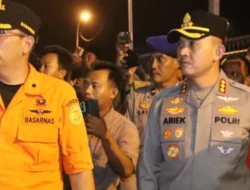 Kapolresta Sumenep Pantau Penerimaan Korban KM Mutiara Sentosa 2 di Pelabuhan Kalianget