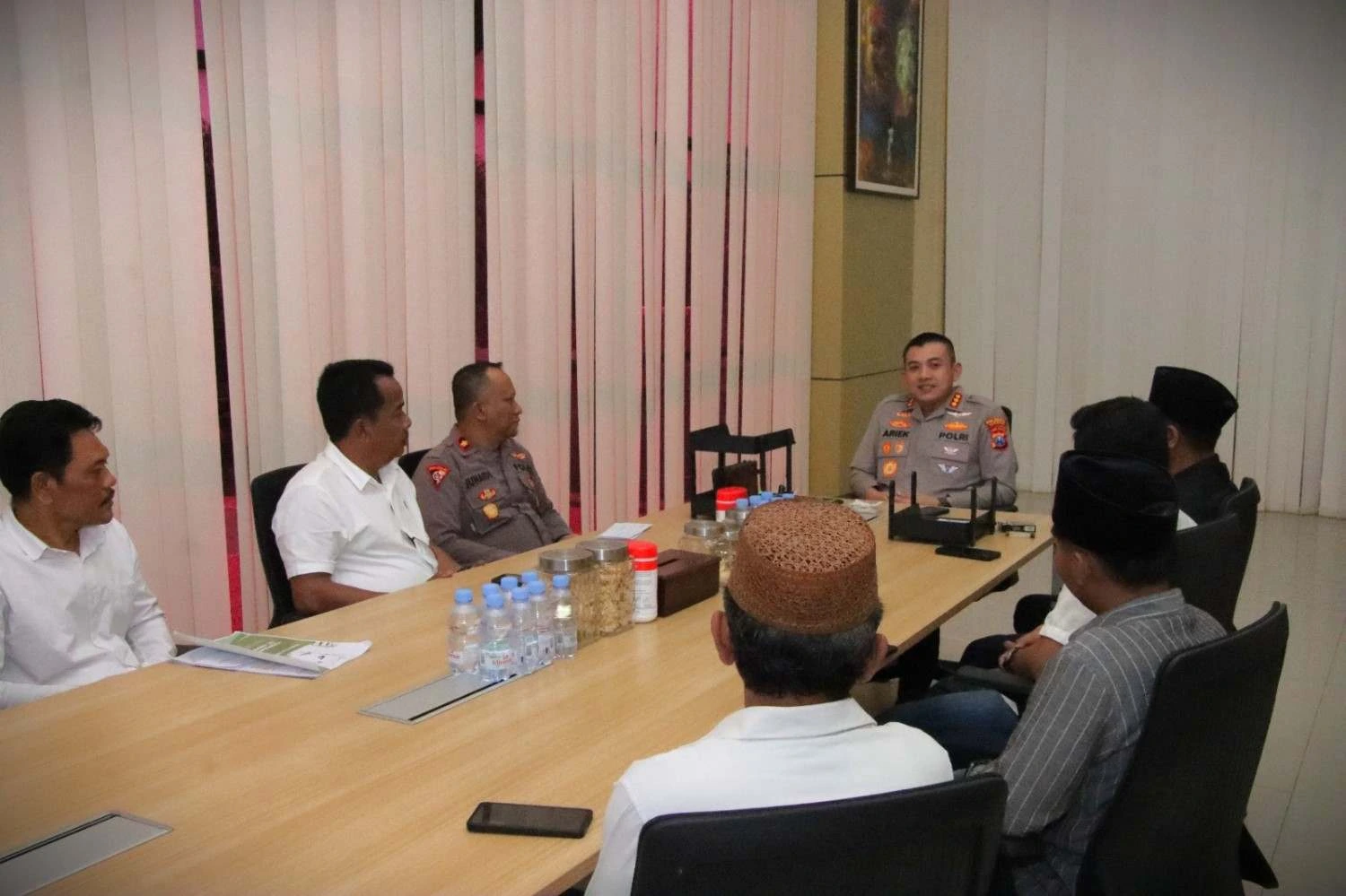 Kapolresta Sumenep menerima kunjungan Panitia Haul Syuhadak KH Abdullah Dajad Guluk-Guluk
