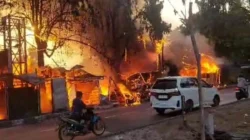 Kebakaran puluhan kios dekat jembatan Babat Lamongan