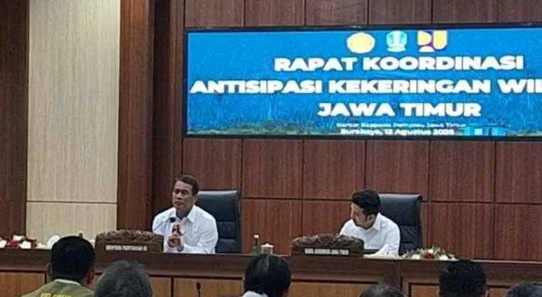Menteri Pertanian Andi Amran Sulaiman membahas ancaman kekeringan lahan pertanian Jawa Timur