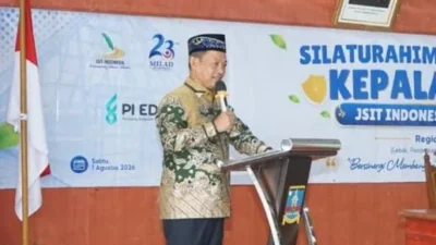 Wabup Serang Muhammad Najib Hamas memberikan arahan kepada kepala sekolah JSIT Banten Barat mengenai peningkatan mutu pendidikan.