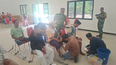 Pengukuran kaki palsu bagi penyandang disabilitas di Kodim 0827 Sumenep.