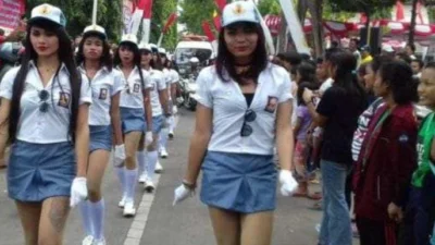 Peserta pelajar mengikuti latihan Lomba Gerak Jalan HUT RI ke-81 Tahun 2026 di Kabupaten Sampang.
