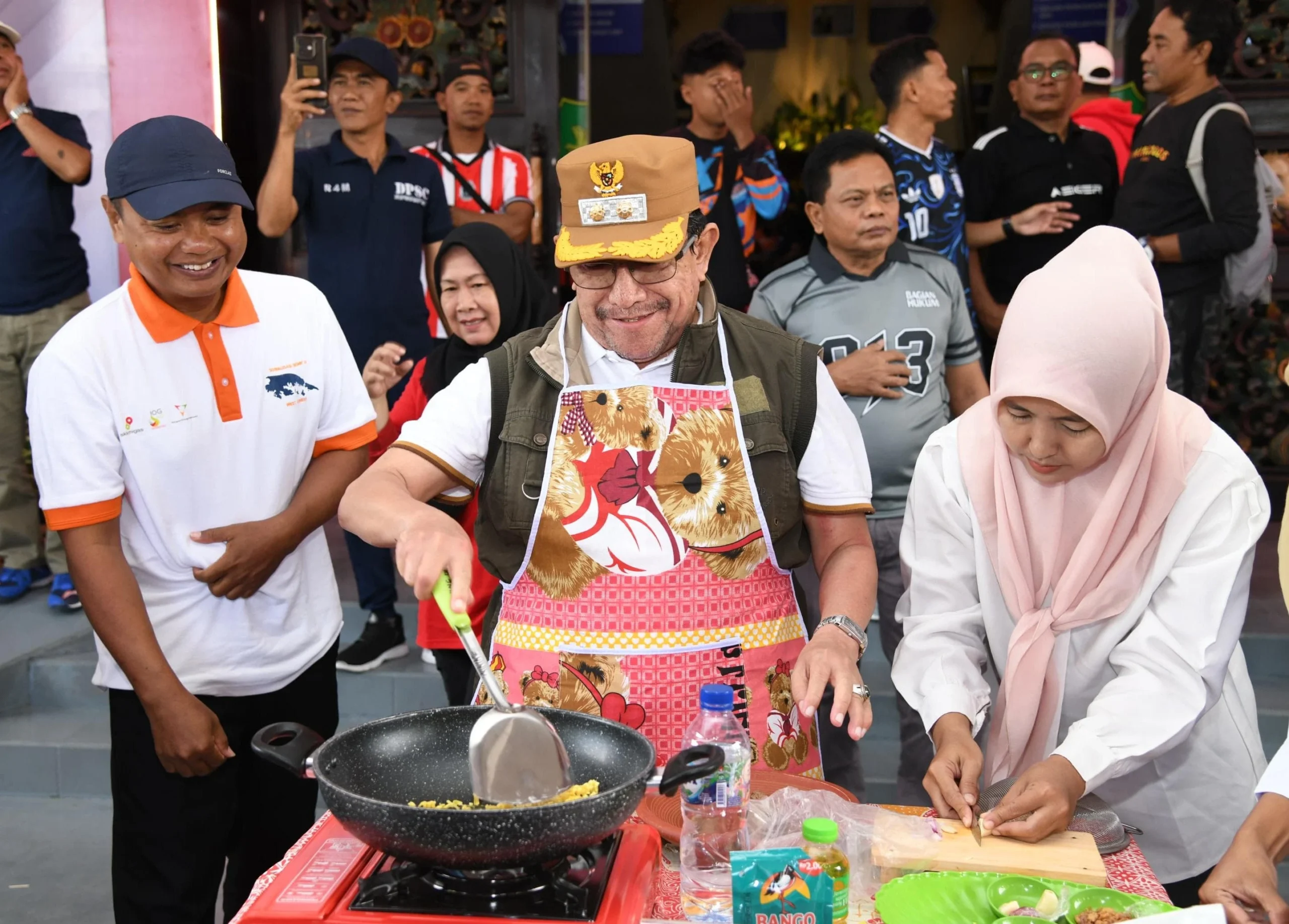 Lomba memasak mie Pemkab Sumenep dalam rangka HUT RI ke-81 di halaman Kantor Bupati Sumenep.