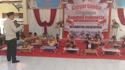 Sekcam Giligenting Ujiana Fakhrossadit membuka lomba mewarnai HUT ke-81 RI