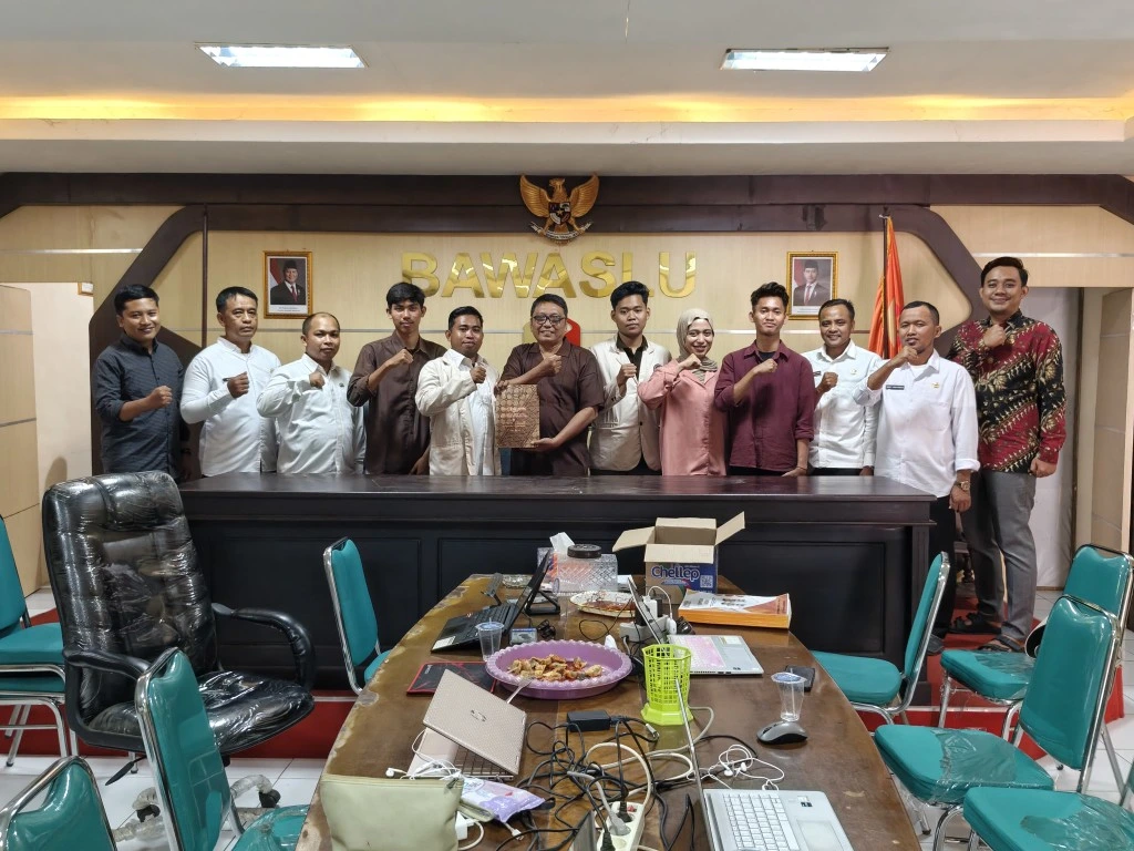 Mahasiswa Uniba Madura menyelesaikan program magang di Bawaslu Sumenep