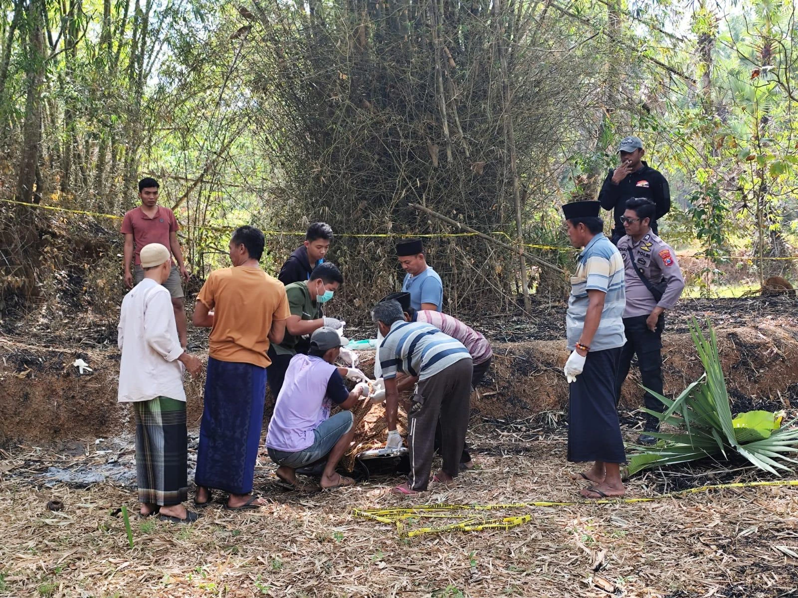 Penemuan mayat perempuan terbakar di tegalan Sumenep