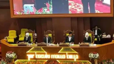 Khofifah sampaikan jawaban pemerintah dalam pembahasan P-APBD Jatim 2026