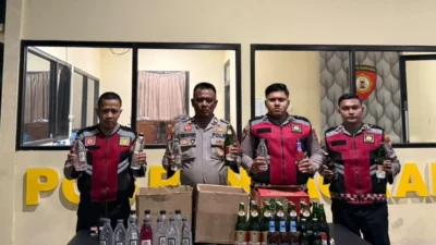 Patroli Malam, Sat Samapta Polresta Sumenep Amankan 54 Botol Miras dari Dua Toko