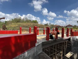 Pembangunan Jembatan Karang di Sumenep Masuki Tahap Finishing, TNI dan Warga Kompak Lakukan Pengecatan