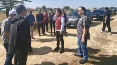 Peninjauan lahan pembangunan Sekolah Rakyat permanen di Desa Gunggung Kecamatan Batuan Kabupaten Sumenep oleh perwakilan Kementerian Sosial dan Pemkab Sumenep.