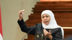 Gubernur Jawa Timur Khofifah Indar Parawansa mengumumkan program pemutihan pajak kendaraan bermotor Agustus 2026.
