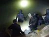 Pencarian Pemuda Giligenting yang Jatuh di Dermaga Aenganyar Berlanjut hingga Malam, Sembilan Penyelam Dikerahkan