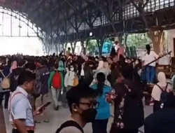 Perjalanan Commuter Line Tanjung Priok Terganggu, 4 Kereta Telat hingga 30 Menit