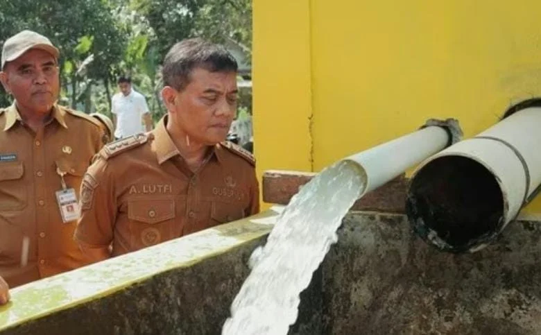 Ahmad Luthfi meninjau pompa air tenaga surya untuk pertanian di Pekalongan Jawa Tengah