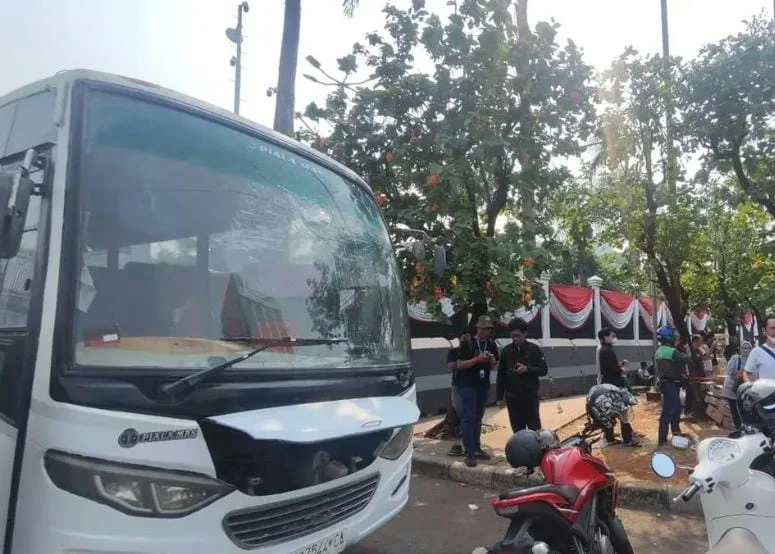 Polisi memburu pelaku pelempar batu ke bus AMPB di Tol Cikampek-Jakarta