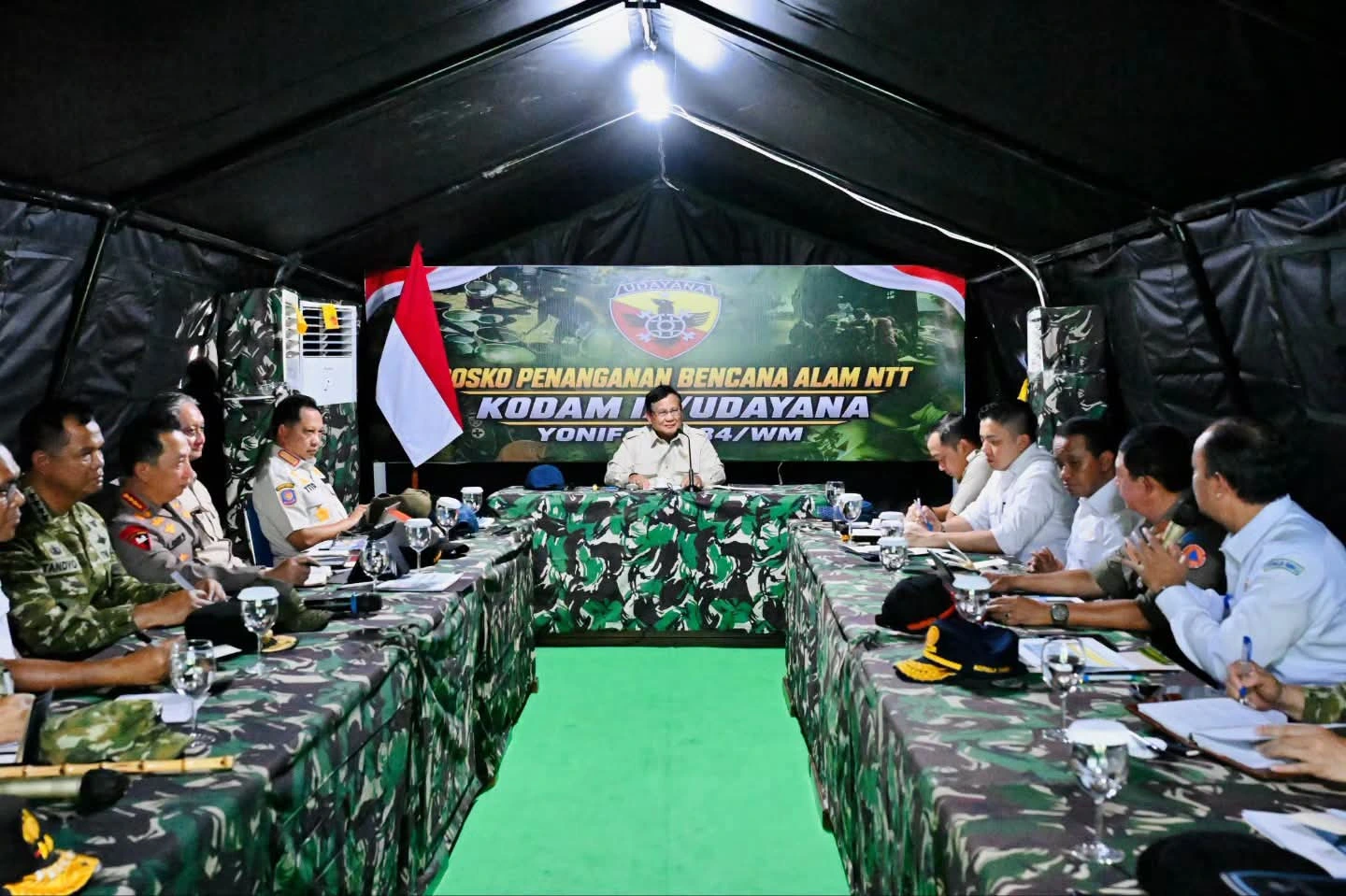 Presiden Prabowo pimpin rapat penanganan gempa Flores di Nagekeo