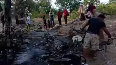 Puluhan sepeda motor warga terbakar di area parkir Desa Tembayangan Kangean