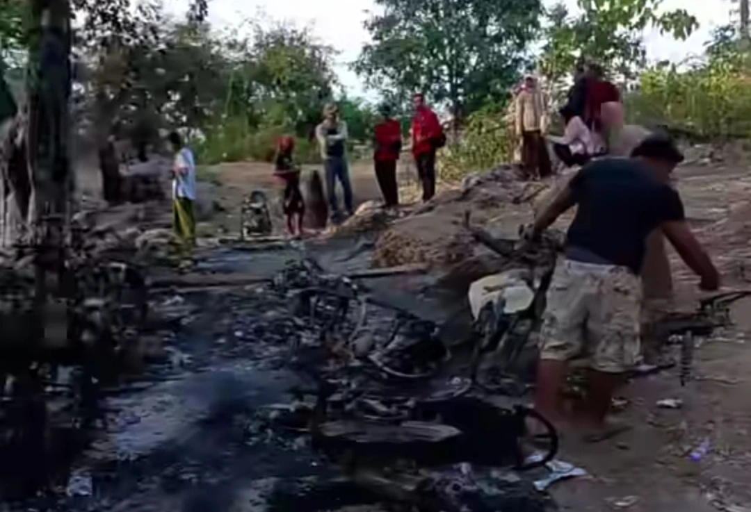 Puluhan sepeda motor warga terbakar di area parkir Desa Tembayangan Kangean