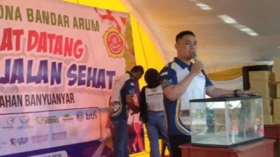 Ribuan warga Banyuanyar Sampang mengikuti JJS HUT ke-81 RI