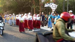 32 SD se-Kecamatan Gapura mengikuti gerak jalan HUT ke-81 RI