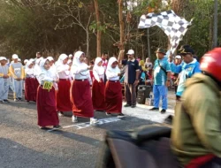 SD se-Kecamatan Gapura Meriahkan Gerak Jalan HUT ke-81 Kemerdekaan RI