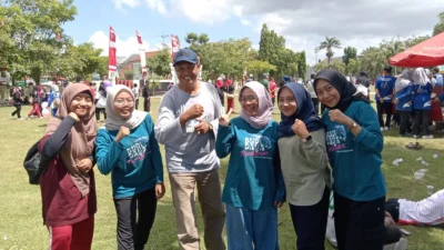 Tim Putri Dinas Peternakan Sumenep menjadi juara lomba bola estafet HUT RI ke-81.