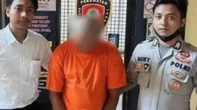 Polisi menangkap pelaku pencurian rumah kosong di Situbondo setelah sembilan bulan buron Naskah ini juga sengaja mempertahankan
