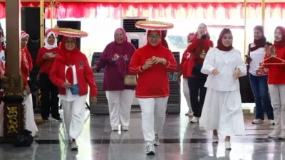 TP PKK Bangkalan menggelar lomba HUT RI ke-81 bersama TP PKK kecamatan.