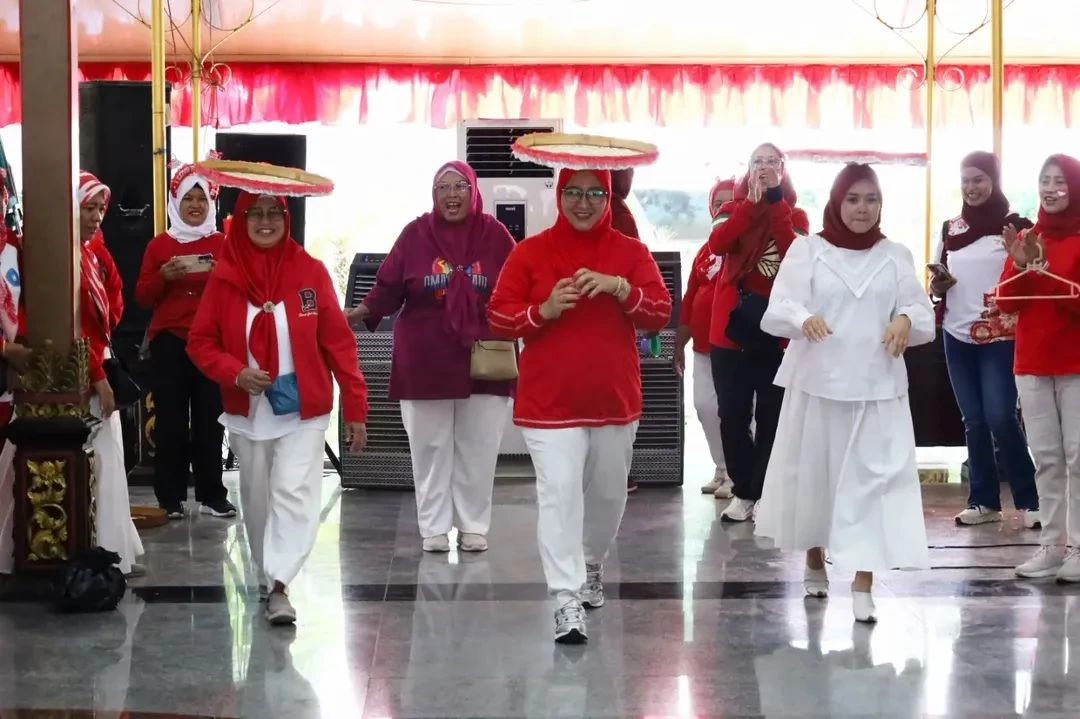 TP PKK Bangkalan menggelar lomba HUT RI ke-81 bersama TP PKK kecamatan.