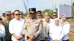Penanaman bawang putih serentak di Desa Sumbersuko Kabupaten Malang oleh Polda Jatim dan Pemkab Malang