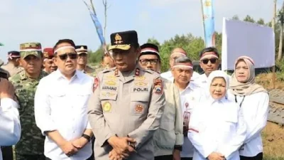 Penanaman bawang putih serentak di Desa Sumbersuko Kabupaten Malang oleh Polda Jatim dan Pemkab Malang