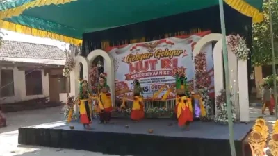 Tari Muang Sangkal membuka Gebyar HUT ke-81 RI di Giligenting Sumenep