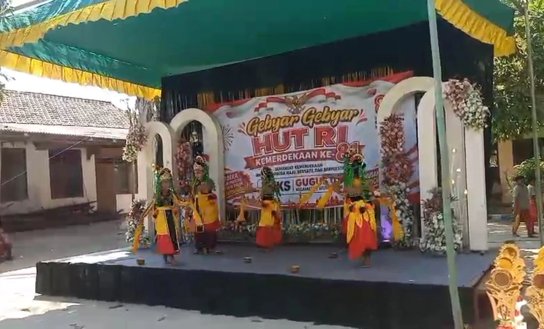 Tari Muang Sangkal membuka Gebyar HUT ke-81 RI di Giligenting Sumenep
