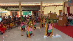 Tari Muang Sangkal tampil pada HUT ke-81 RI di Giligenting Sumenep