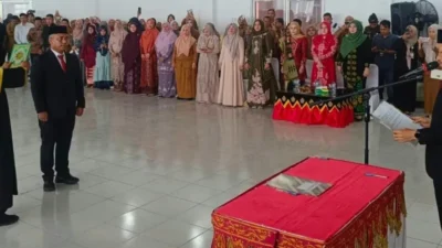 Bupati Aceh Barat Tarmizi melantik Kurdi sebagai Sekda Aceh Barat