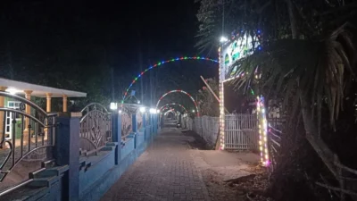 Lampu hias kampung warga Dusun Julung Lao' Sumenep sambut HUT RI ke-81