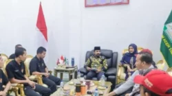 Bupati Aceh Timur menyambut 13 nelayan yang dipulangkan dari Thailand.