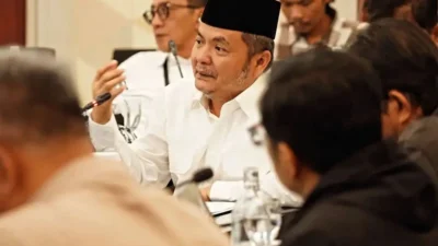 Wakil Bupati Bangkalan Moch. Fauzan Ja’far dalam rapat program listrik pedesaan 2026 di PLN Jawa Timur