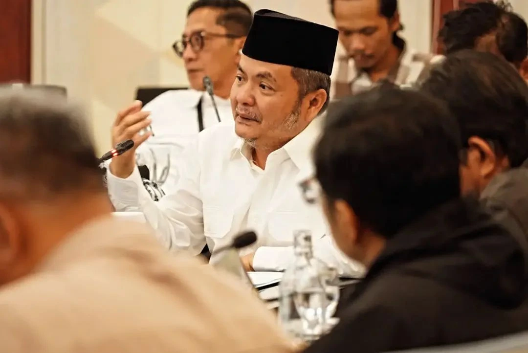Wakil Bupati Bangkalan Moch. Fauzan Ja’far dalam rapat program listrik pedesaan 2026 di PLN Jawa Timur