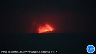 Abu vulkanik Gunung Anak Krakatau menyebar hingga Jakarta dan sejumlah wilayah lainnya