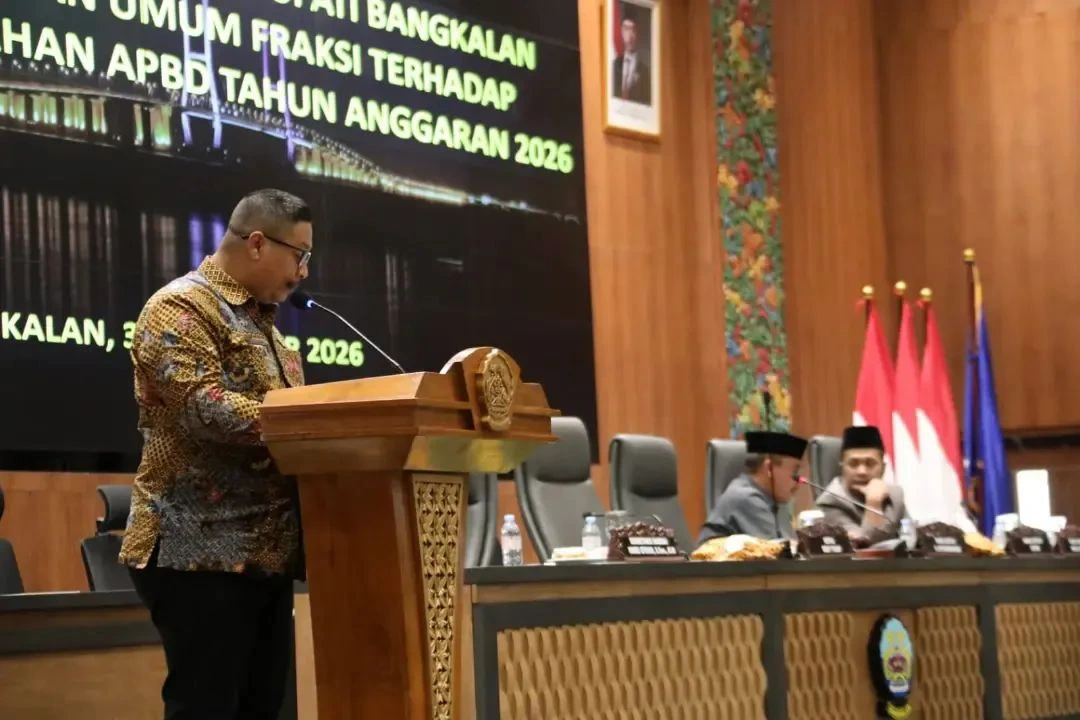 Sekda Bangkalan Ismet Effendi dalam rapat paripurna DPRD terkait perubahan APBD 2026