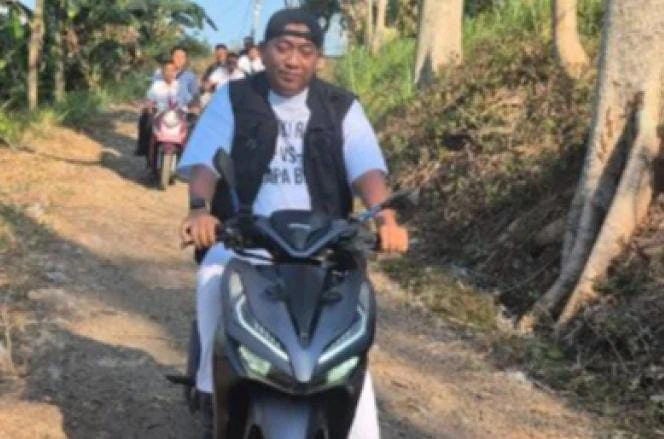 Bupati Situbondo Yusuf Rio meninjau jalan rusak di Gunung Leng-leng