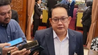 Adhy Karyono menyampaikan pengawasan dapur MBG setelah dugaan keracunan ratusan santri di nybuk7 unsur kasus dan respons Pemprov Jatim.