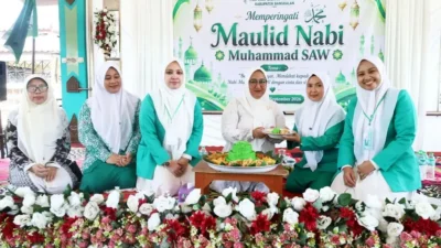 Luthfiana Lukman Hakim menghadiri Maulid Nabi Fatayat NU Bangkalan