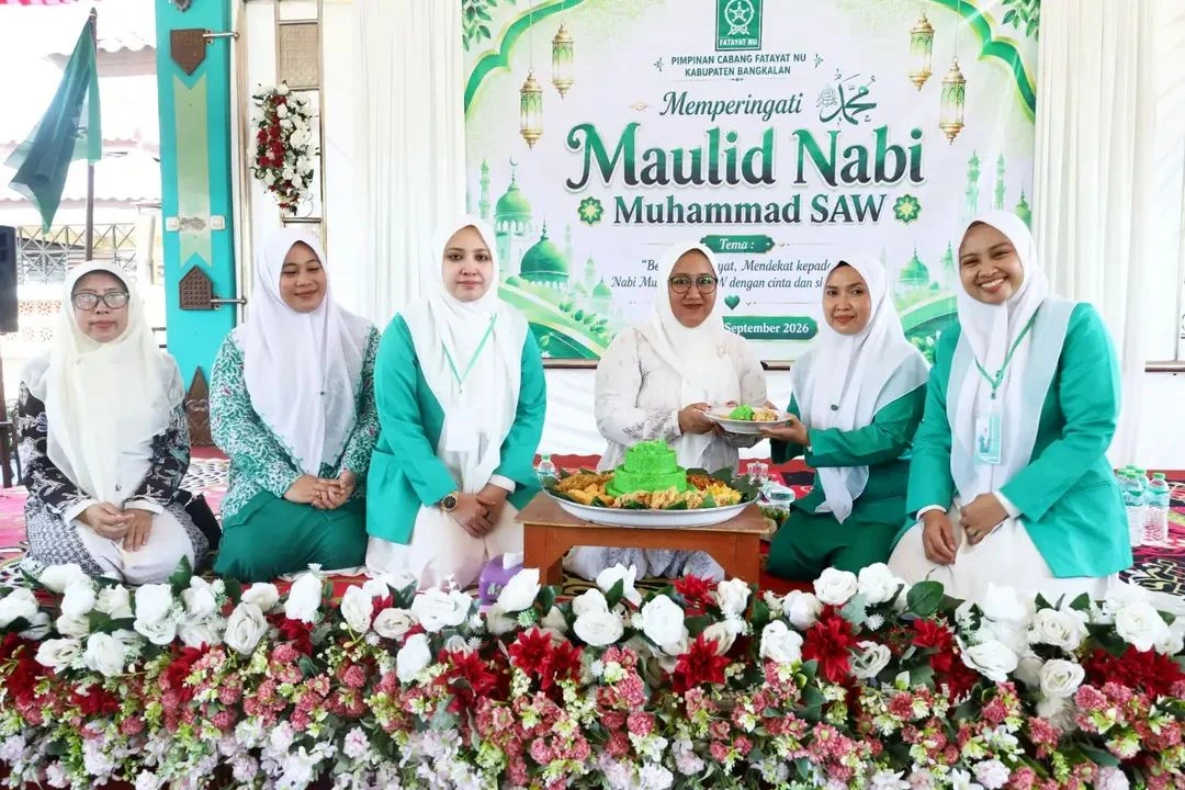 Luthfiana Lukman Hakim menghadiri Maulid Nabi Fatayat NU Bangkalan